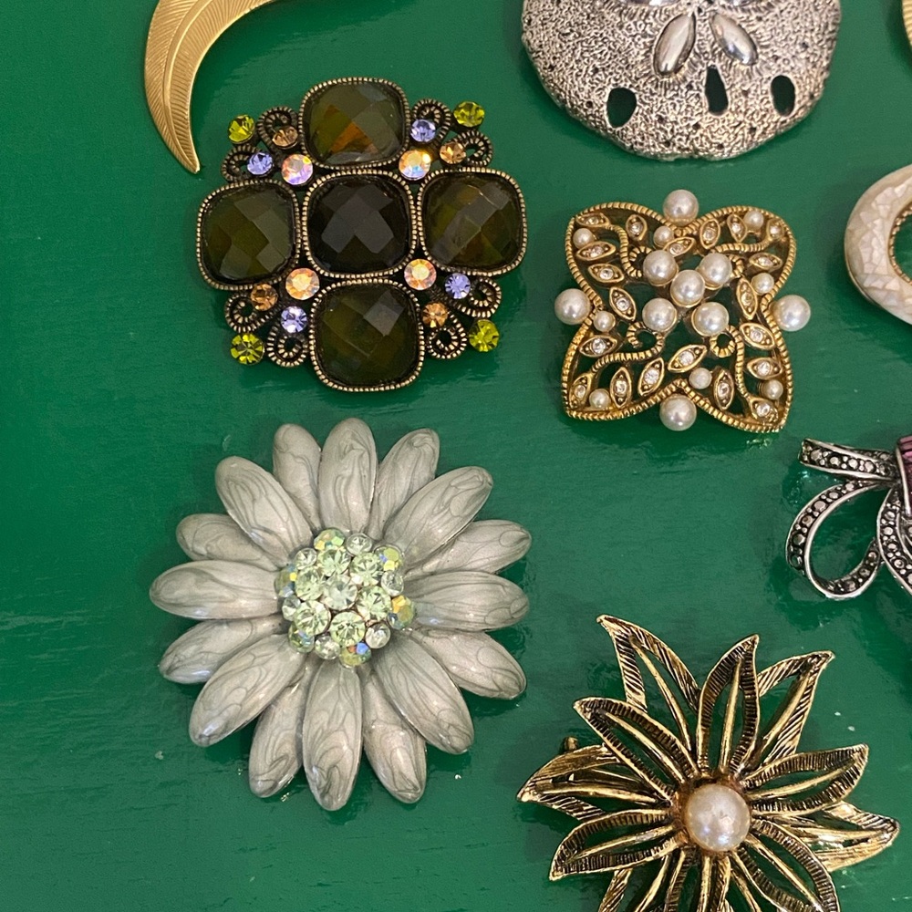 Brooch/pin lot. - Picture 2 of 4